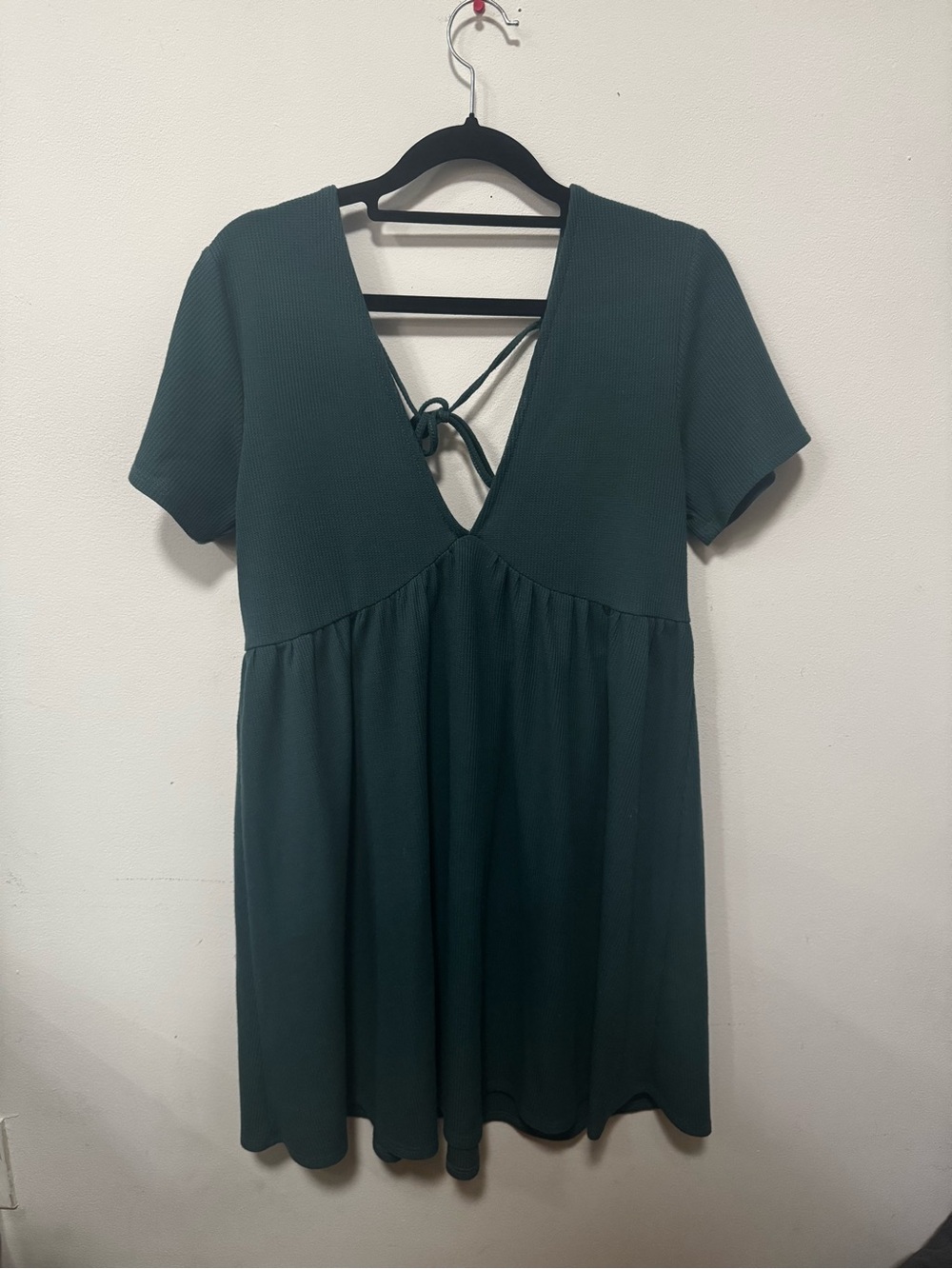 Deep Green Short Sleeve V-Neck Tie-Back Dress